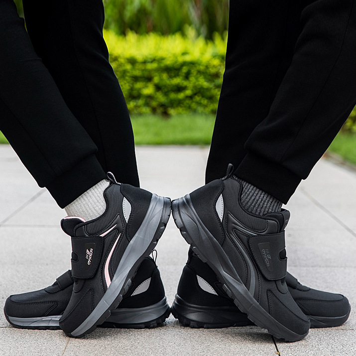 Zapatillas deportivas de suela blanda y puntera ancha