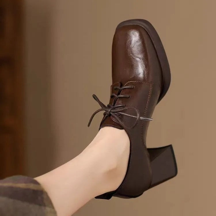 Zapatos británicos de cuero con cordones y punta cuadrada