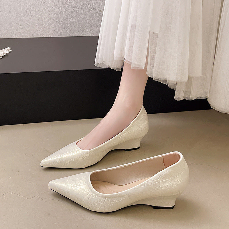 Zapatos de mujer escotados con tacón de cuña