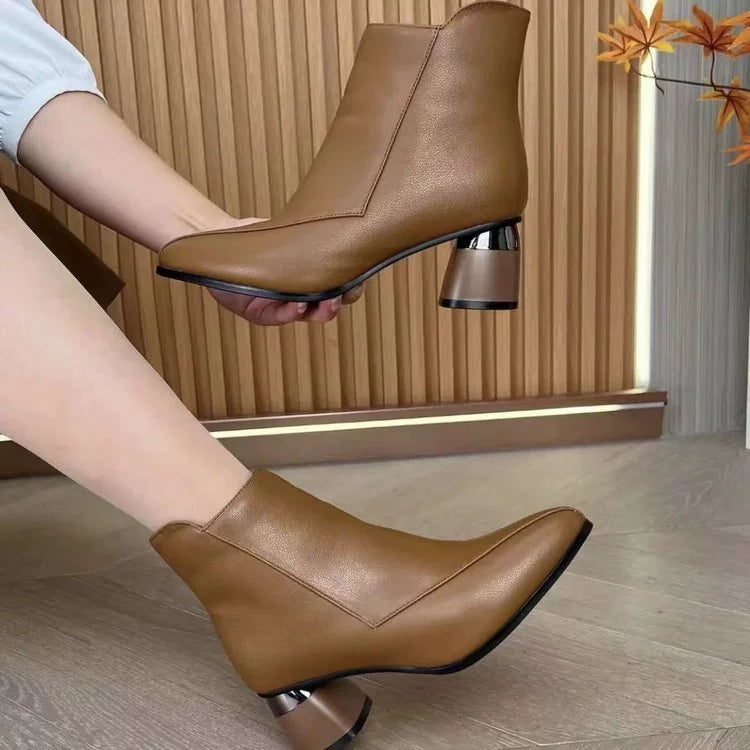 Botas Martin de piel suave y forradas de borrego.