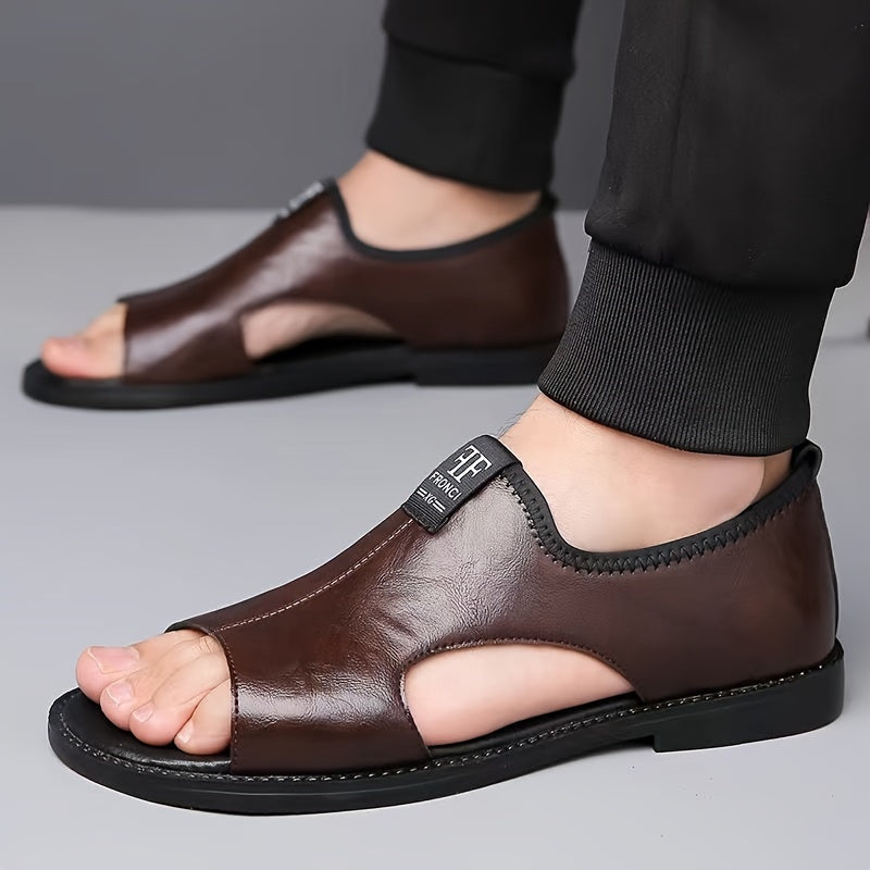 Sandalias romanas de piel con recortes