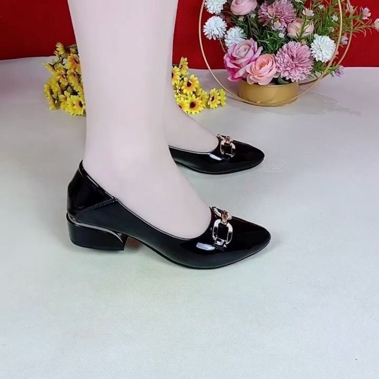 Tacones altos puntiagudos