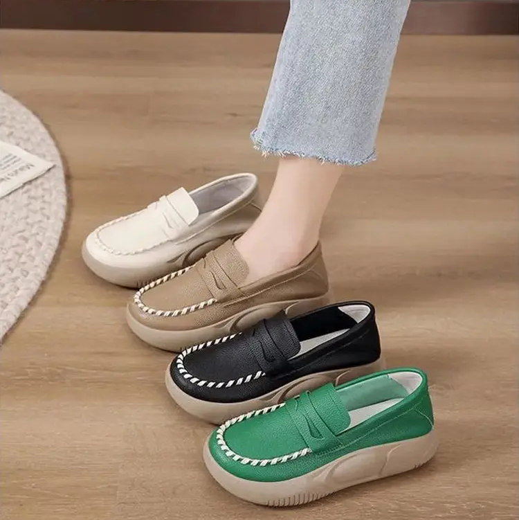 Zapatos casual de mujer de piel con suela blanda