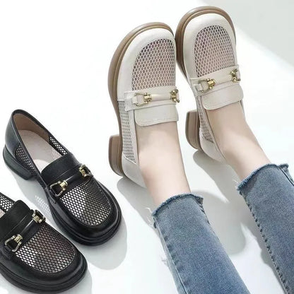 Mocasines con punta redonda, finos y huecos