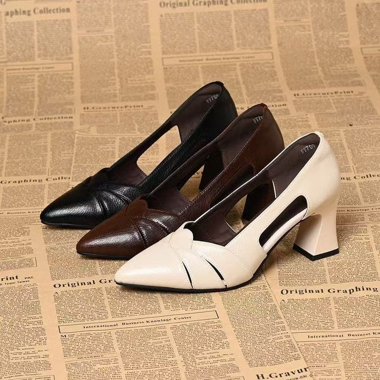 Zapatos de piel para mujer con aberturas y diseño de pétalos