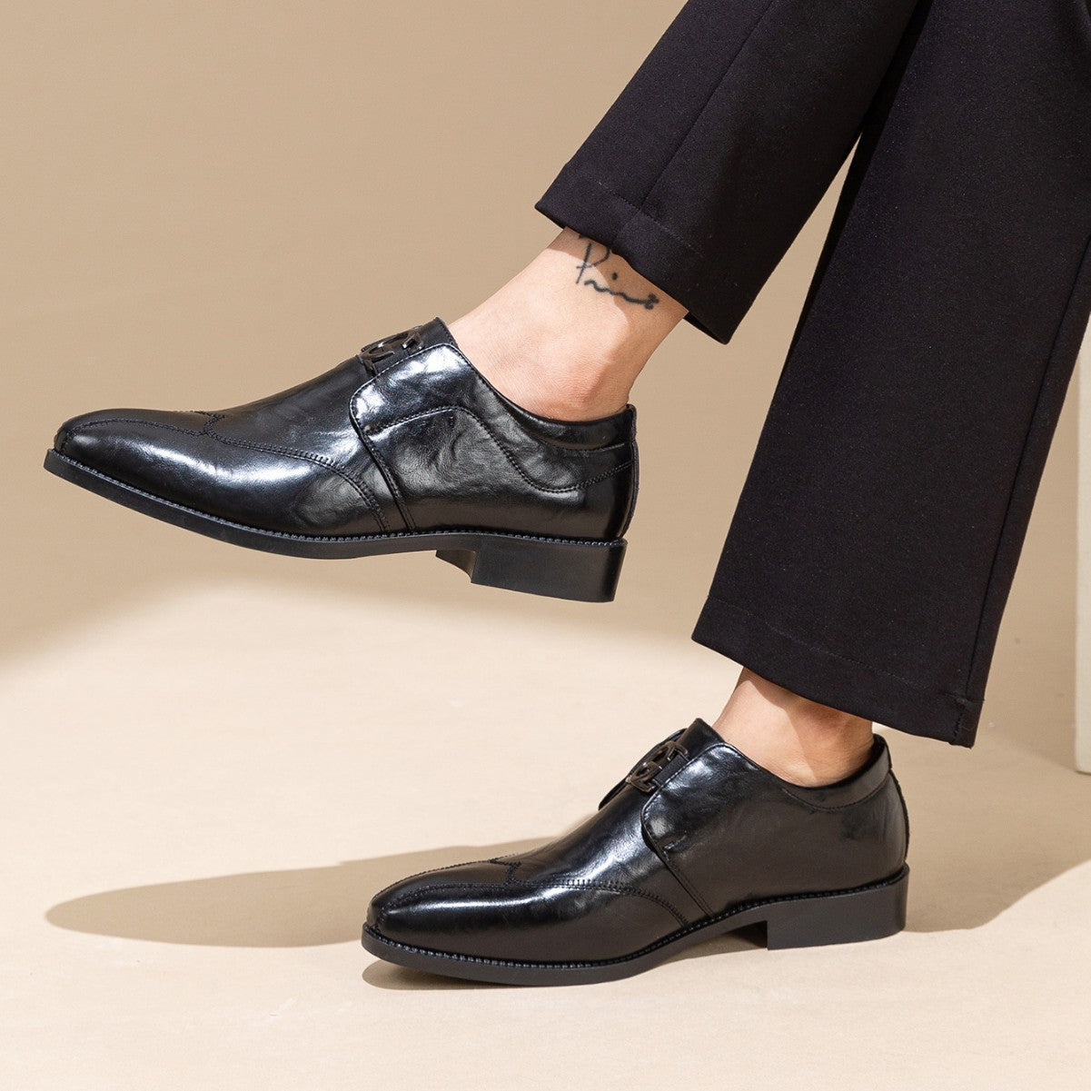 Zapatos de cuero para hombre con punta afilada y bordados