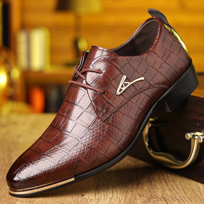 Zapatos de cuero de punta para tallas grandes — Ropa de negocios con estilo