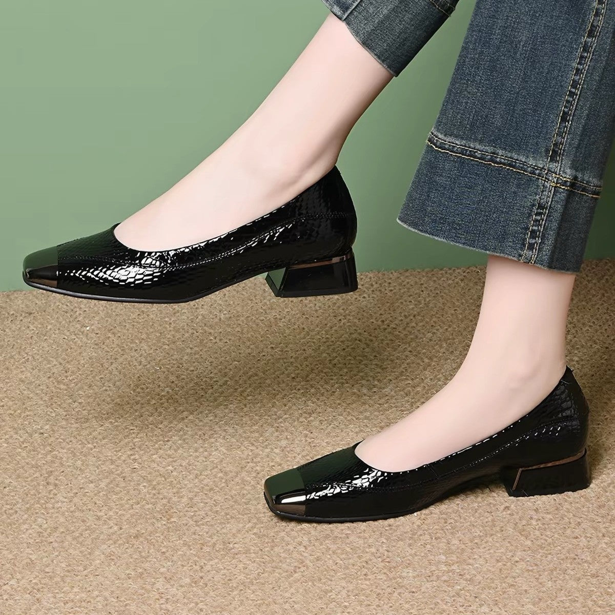 Zapatos de piel de estilo francés con puntera cuadrada y tacón medio.