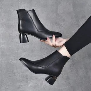 Botas Martin de piel suave y forradas de borrego.
