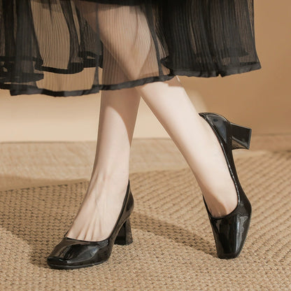 Zapatos de tacón alto de charol nude estilo francés