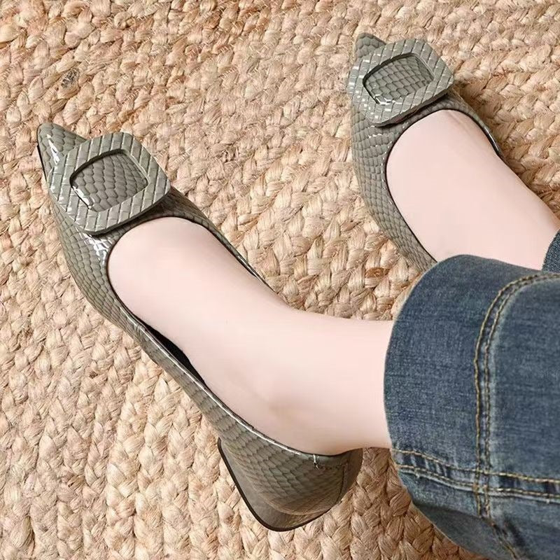 Zapatos de piel de corte bajo con hebilla cuadrada para mujer