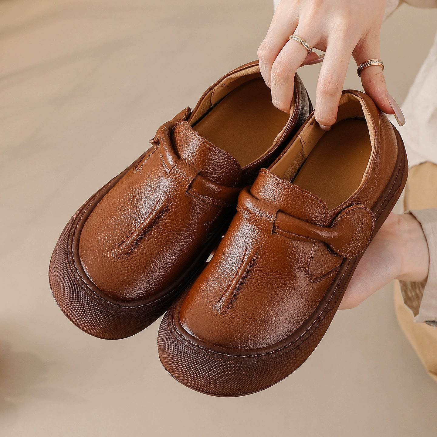 Zapatos tipo slip-on de estilo retro en piel auténtica