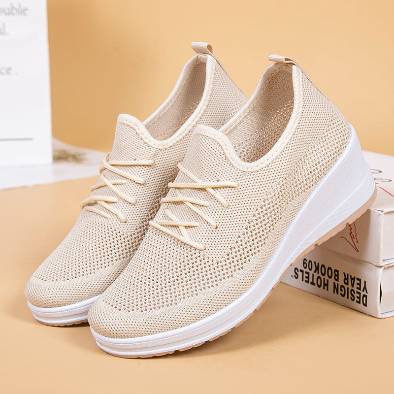 Zapatos de tenis con cordones y tacón de cuña