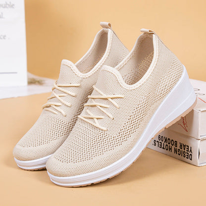 Zapatos de tenis con cordones y tacón de cuña