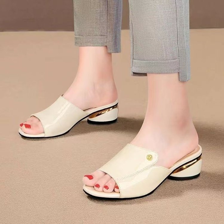 Nuevas sandalias de tacón de bloque de piel suave