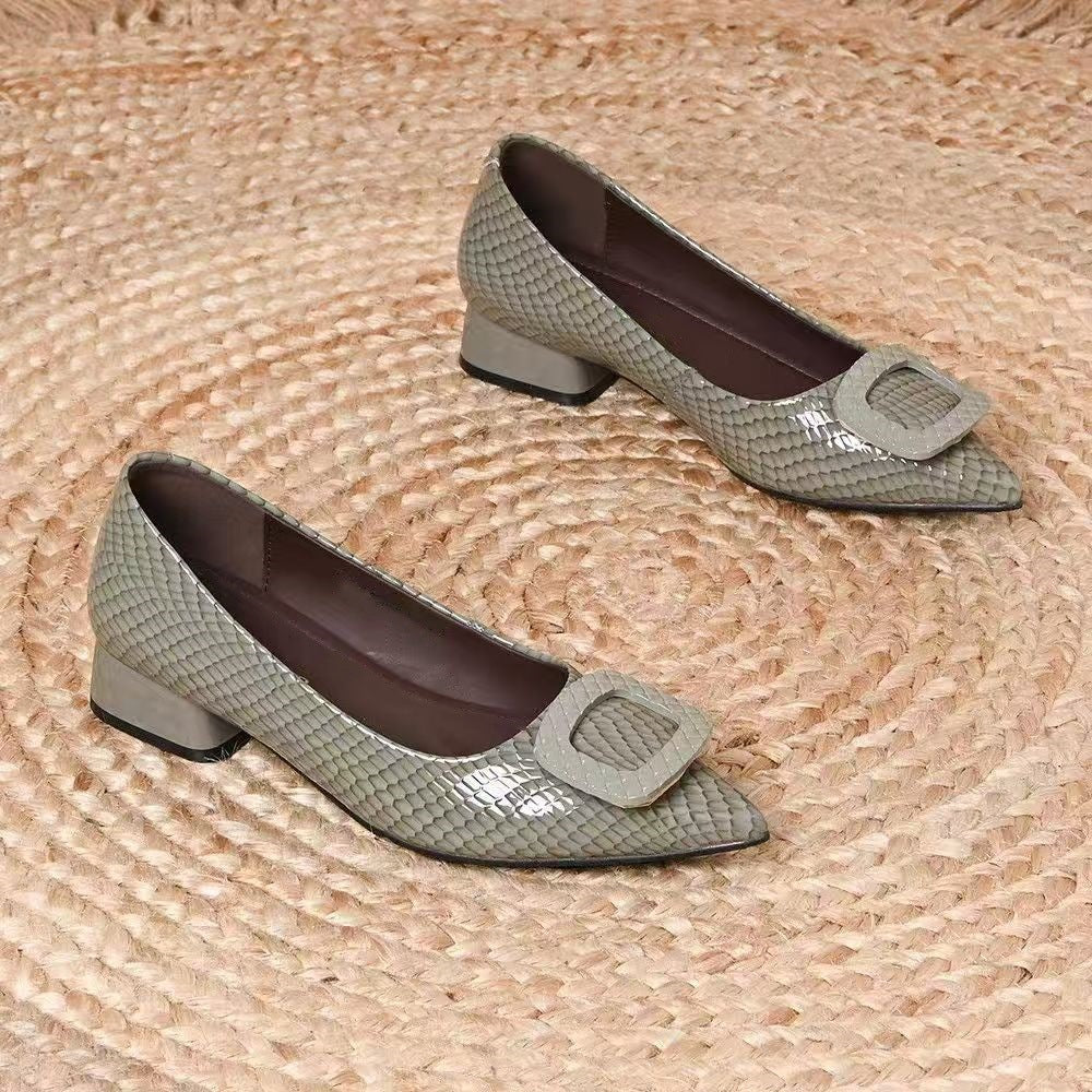 Zapatos de piel de corte bajo con hebilla cuadrada para mujer