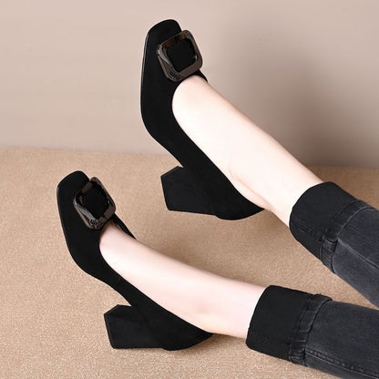 Zapatos de ante con tacón en bloque y hebilla cuadrada para mujer