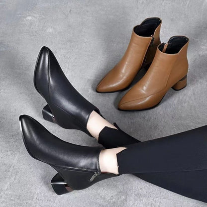 Botas Martin de piel suave y forradas de borrego.