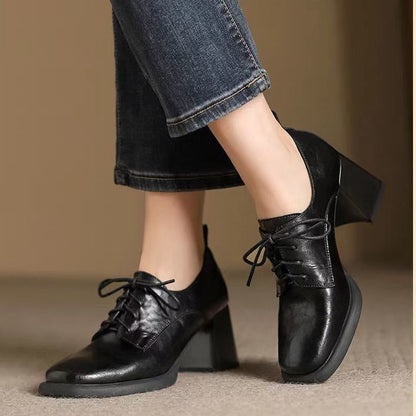 Zapatos británicos de cuero con cordones y punta cuadrada