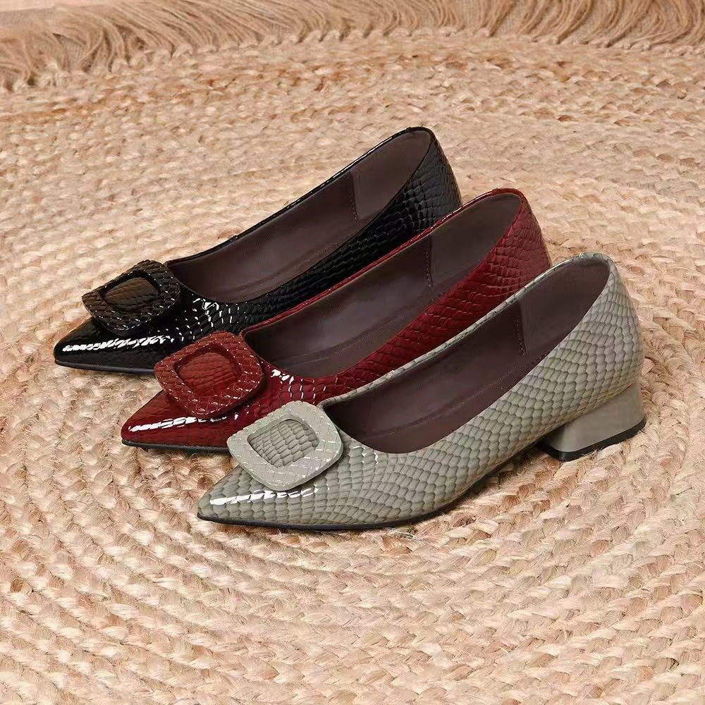 Zapatos de piel de corte bajo con hebilla cuadrada para mujer