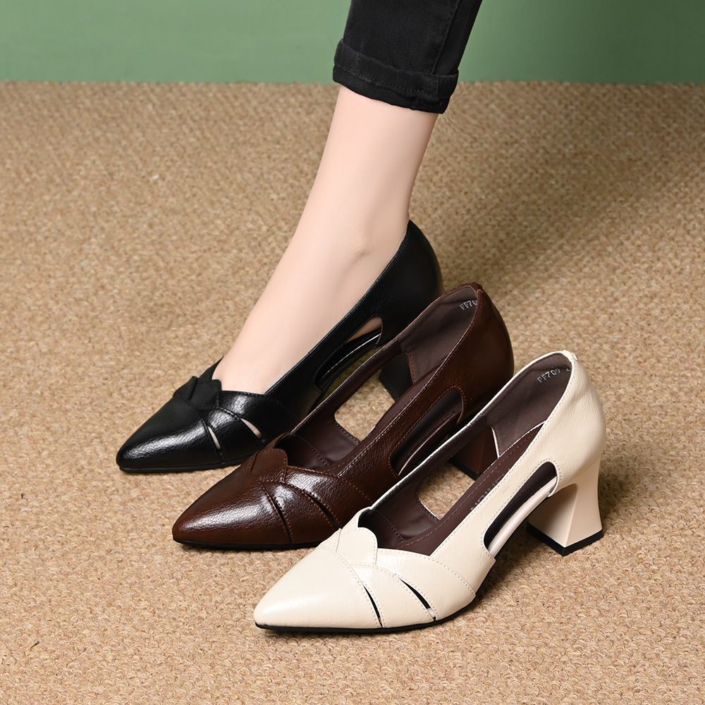 Zapatos de piel para mujer con aberturas y diseño de pétalos