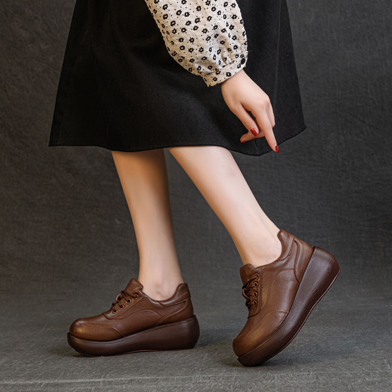 Zapatos de cuero de plataforma de corte bajo para mujer