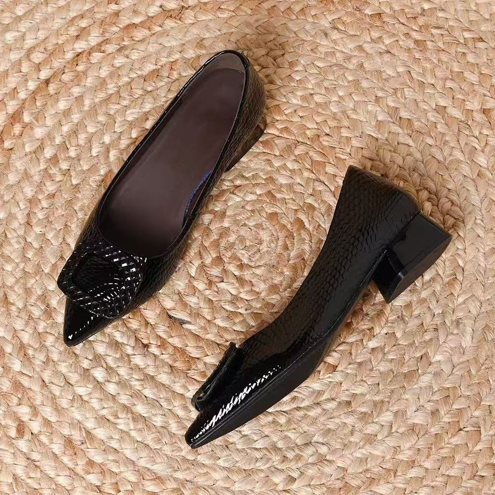 Zapatos de piel de corte bajo con hebilla cuadrada para mujer