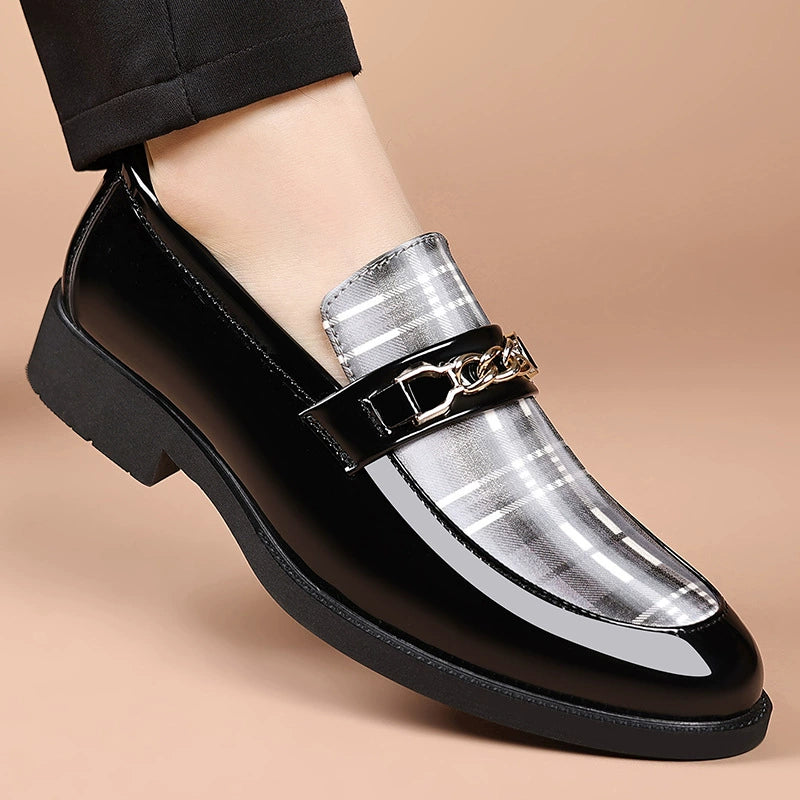 Nuevos zapatos casuales de charol brillante en tallas grandes