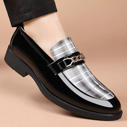 Nuevos zapatos casuales de charol brillante en tallas grandes