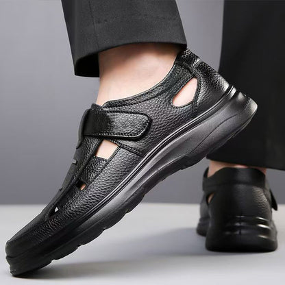 Sandalias cerradas y perforadas