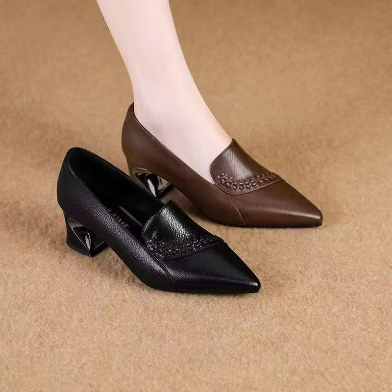 Zapatos de salón franceses versátiles para mujer.