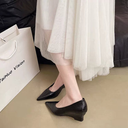 Zapatos de mujer escotados con tacón de cuña