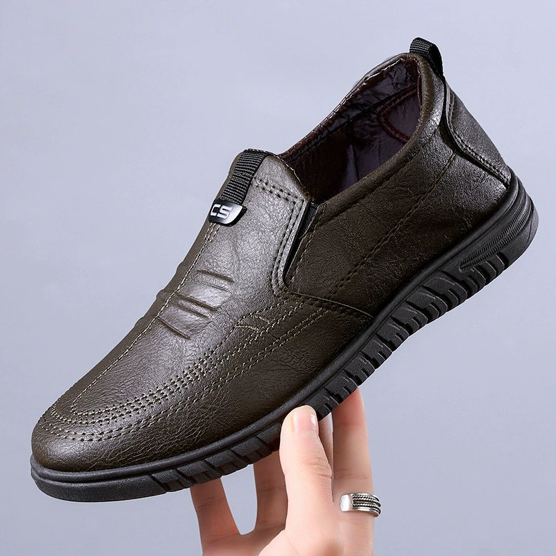 Nuevos zapatos de cuero transpirables, impermeables y antideslizantes.