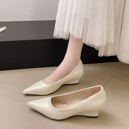 Zapatos de mujer escotados con tacón de cuña