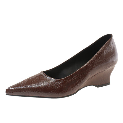 Zapatos de mujer escotados con tacón de cuña