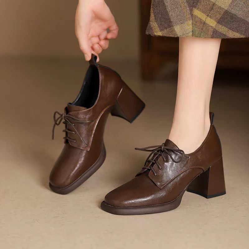Zapatos británicos de cuero con cordones y punta cuadrada