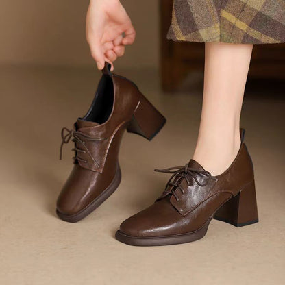 Zapatos británicos de cuero con cordones y punta cuadrada