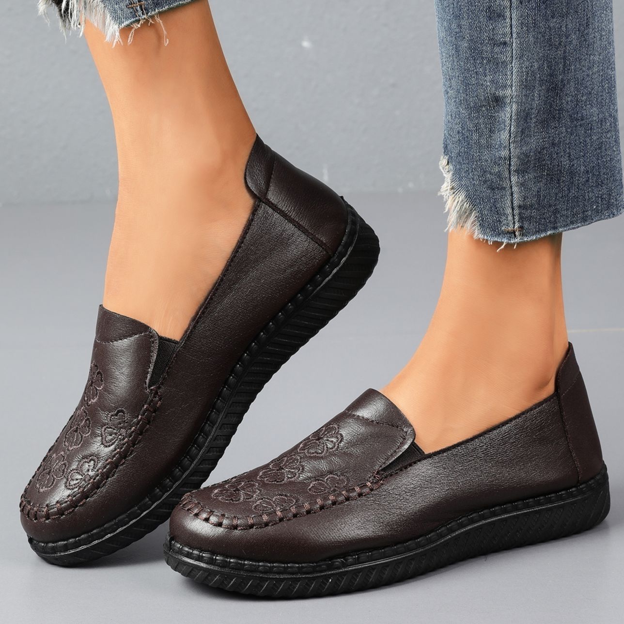Zapatos de cuero bordados sin cordones para mujer