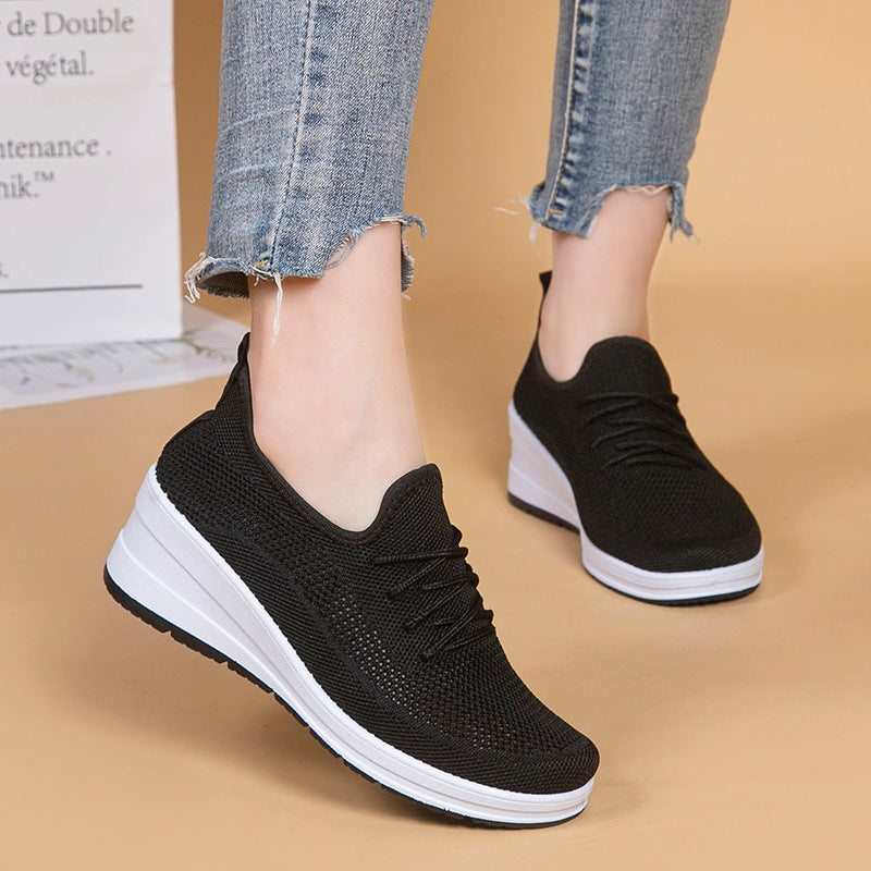 Zapatos de tenis con cordones y tacón de cuña