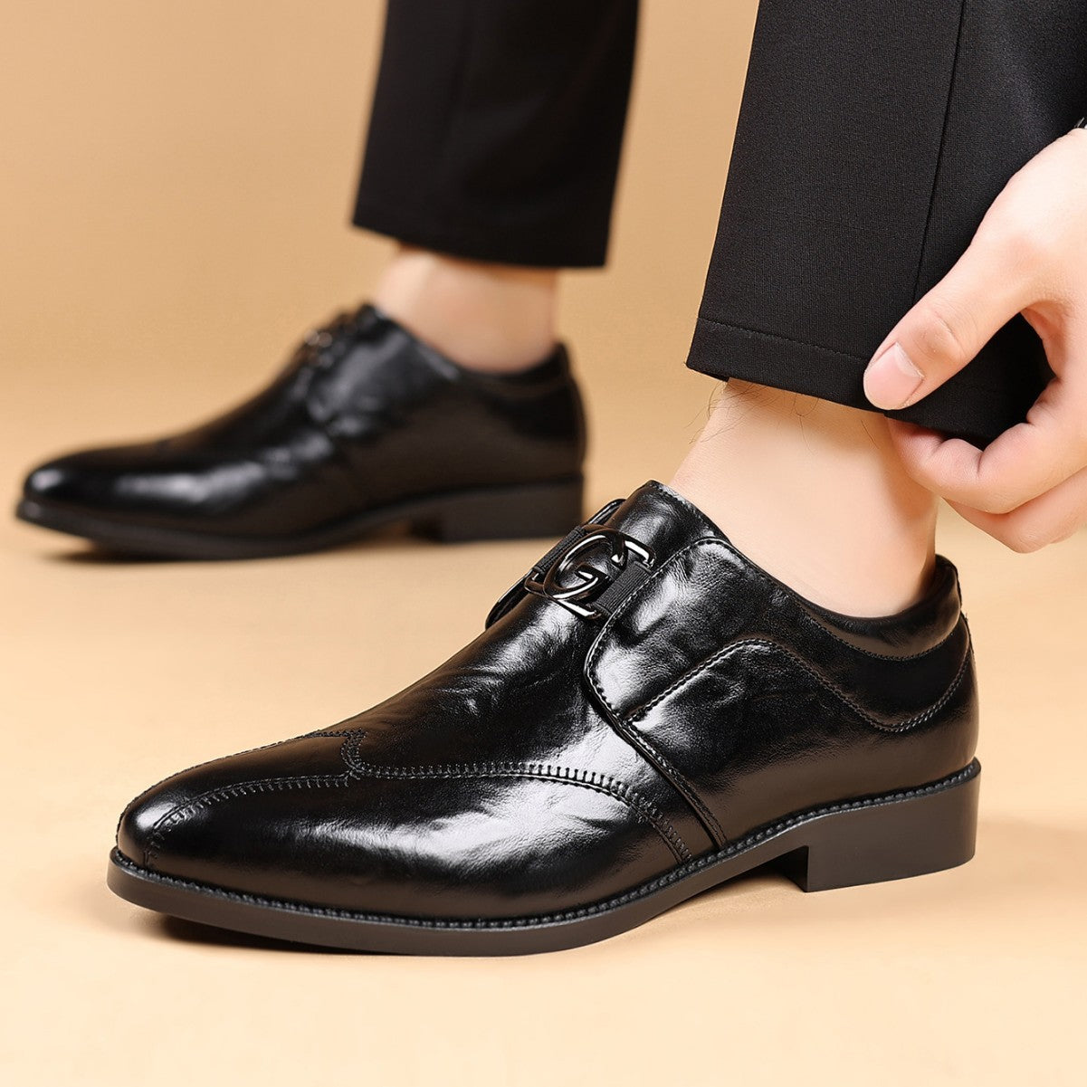 Zapatos de cuero para hombre con punta afilada y bordados