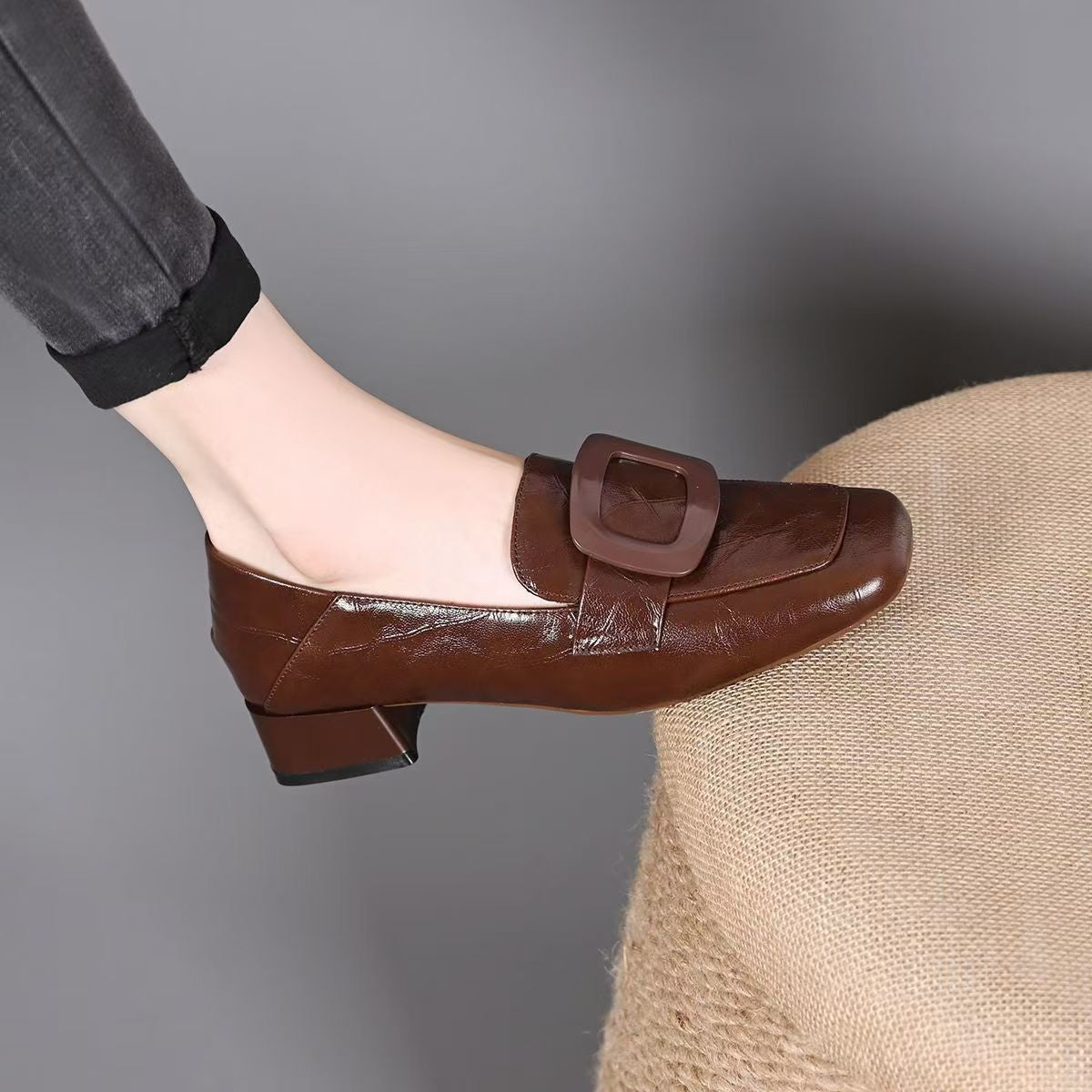 Zapatos de cuero de estilo británico retro con puntera cuadrada