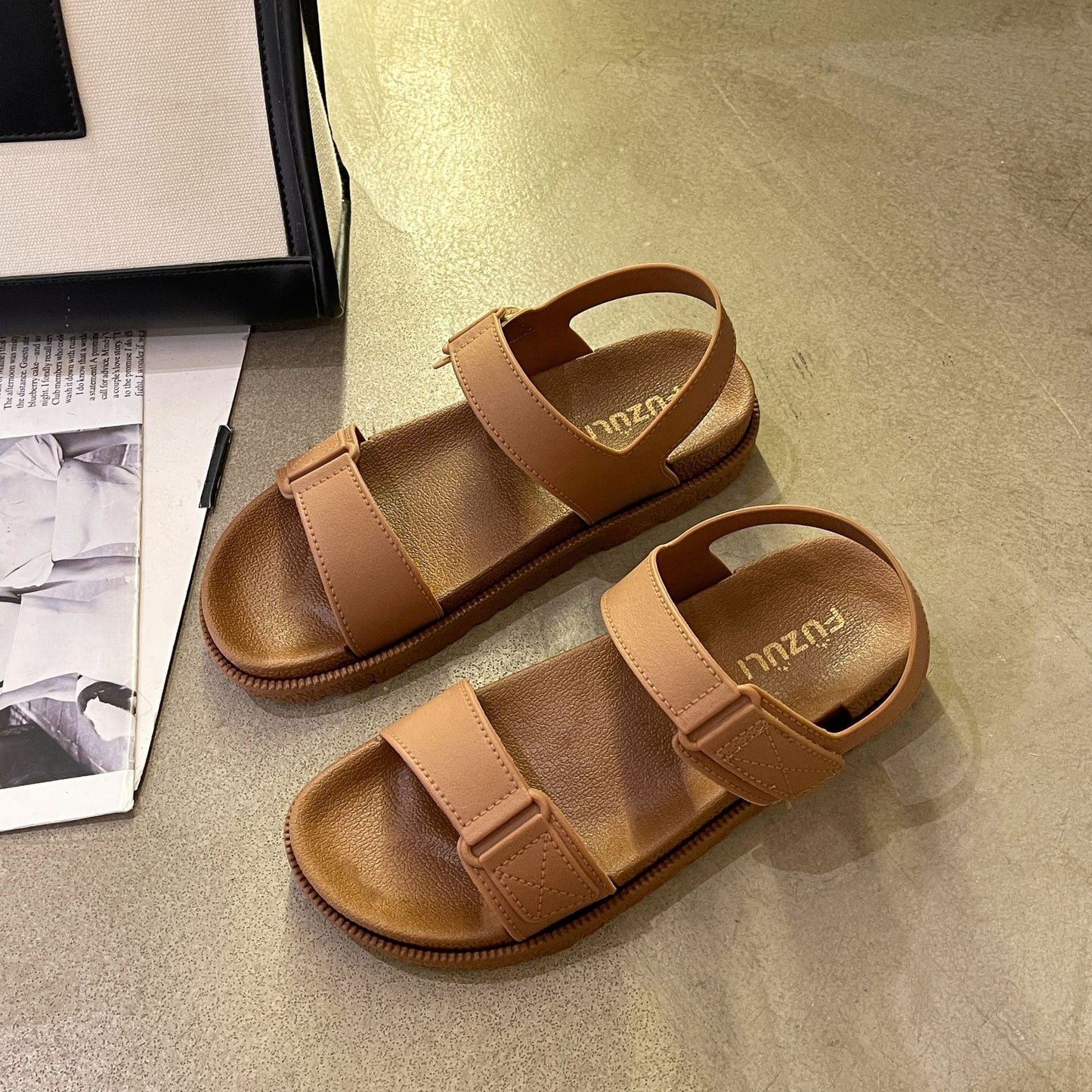 Nuevas sandalias para mujeres en verano 2025