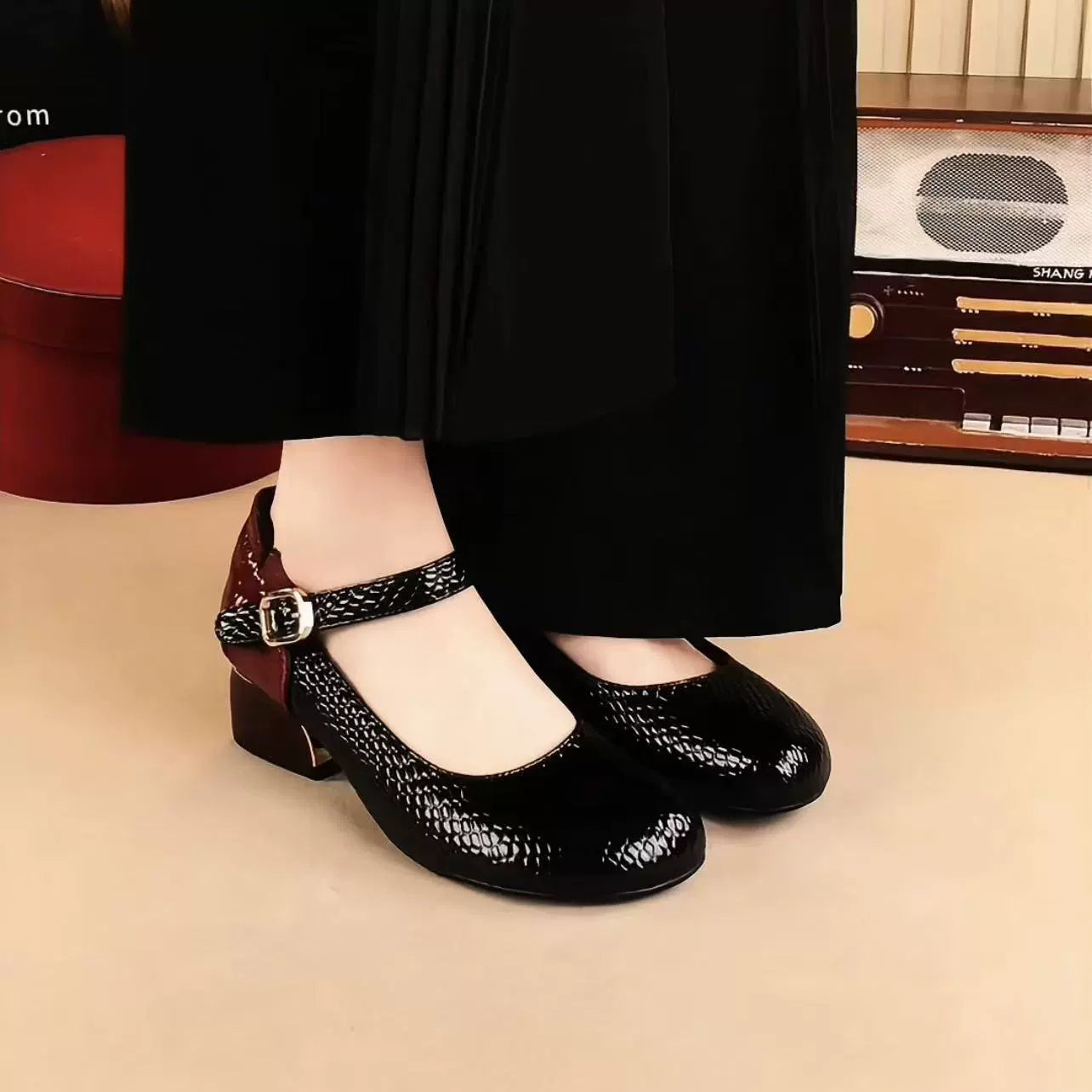 Zapatos de mujer de piel suave con puntera redonda