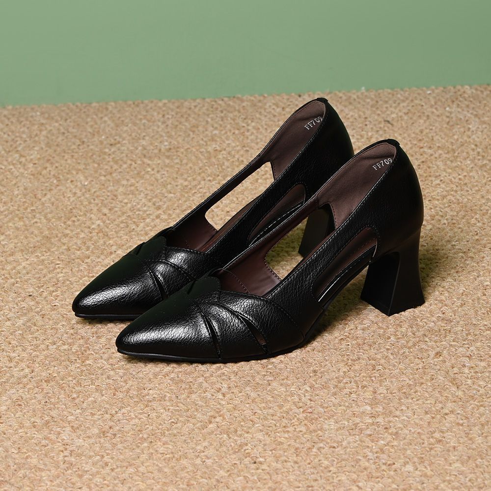 Zapatos de piel para mujer con aberturas y diseño de pétalos
