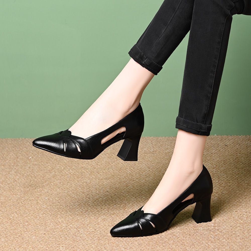 Zapatos de piel para mujer con aberturas y diseño de pétalos