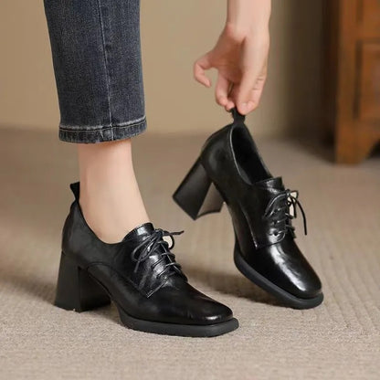 Zapatos británicos de cuero con cordones y punta cuadrada