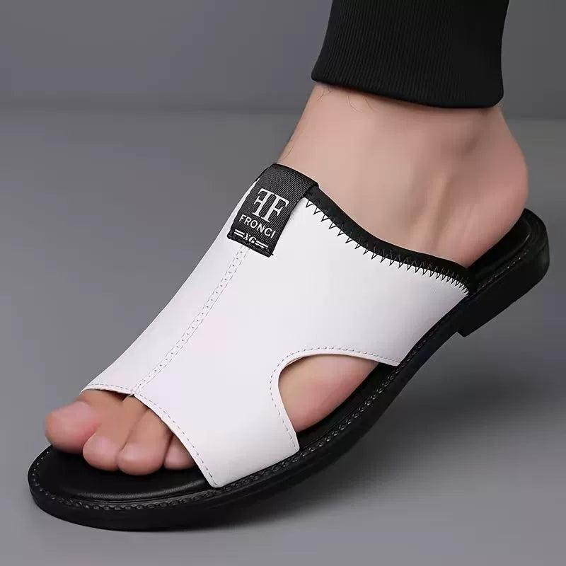 Sandalias de cuero estilo romano con recortes