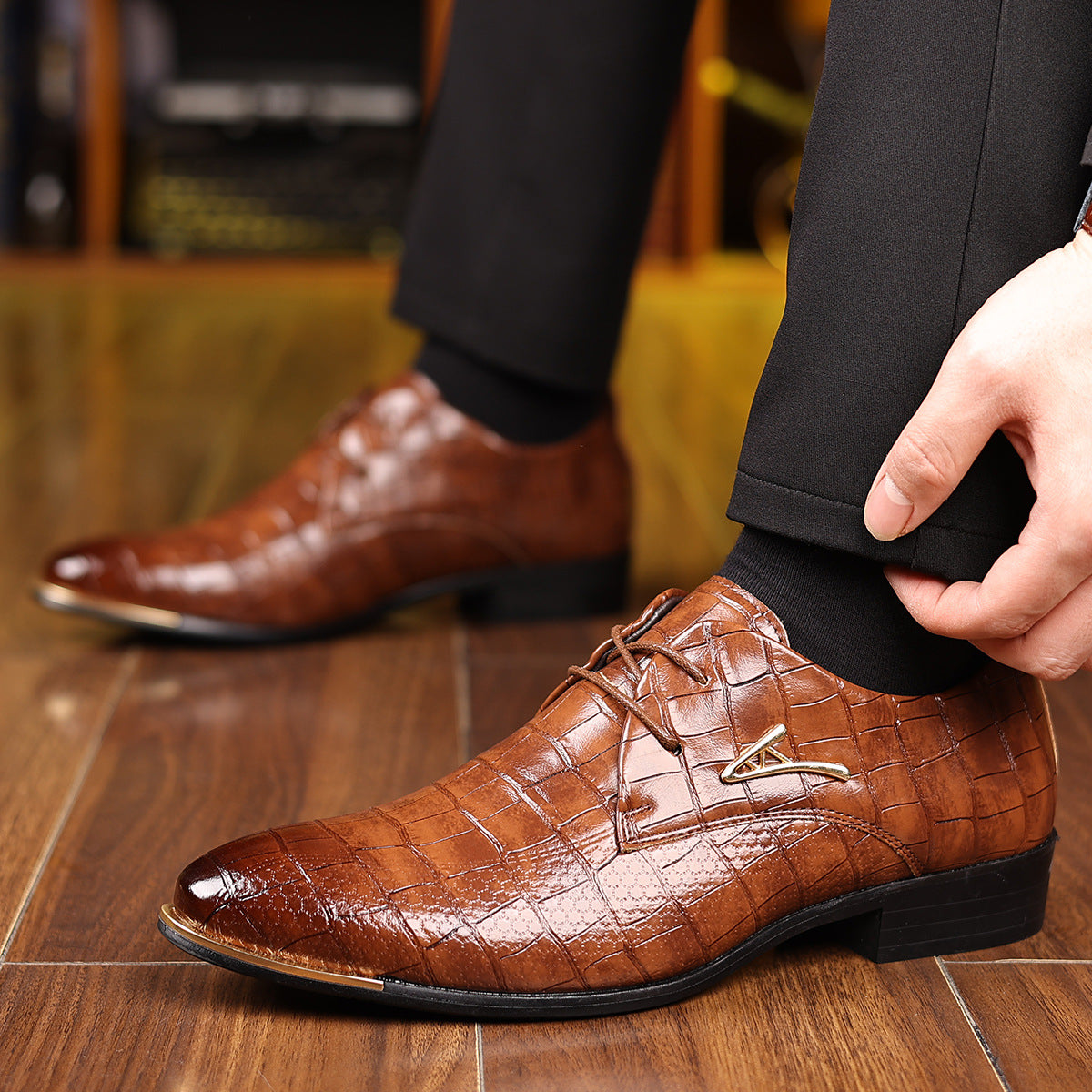 Zapatos de cuero de punta para tallas grandes — Ropa de negocios con estilo