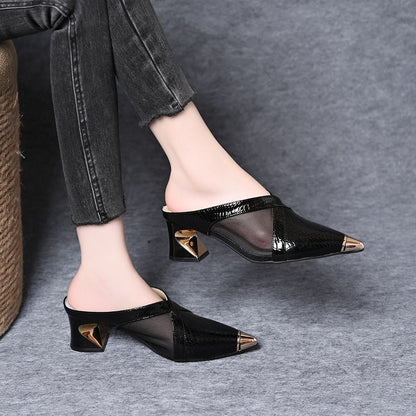 Sandalias o chanclas protectoras para mujer con puntera de metal