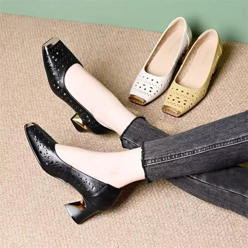 Zapatos de tacón alto y escotados con aberturas para mujer